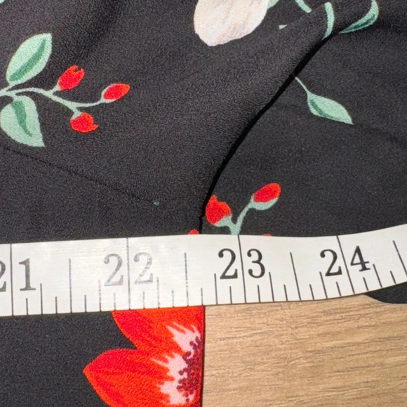 Old Navy Black Floral Ruffled Georgette Swing Blouse sz Lg - Picture 9 of 10
